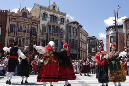 Bailes regionales en la Bañeza.