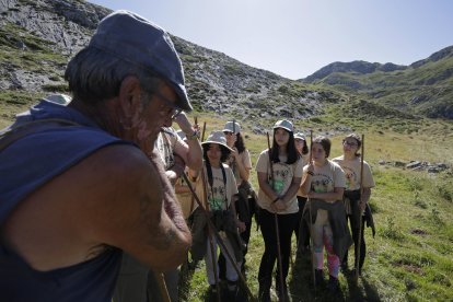 La sexta edición de «Aventura trashumante entre lobos y mastines».