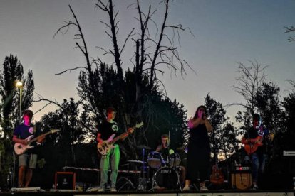 El grupo leonés Esguinze.  DL