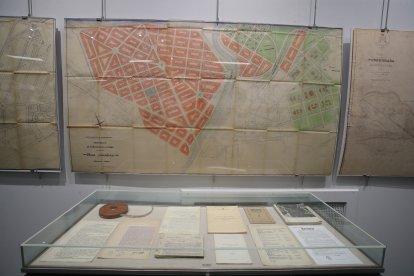 La Biblioteca abre una muestra sobre los años del Ensanche de Ponferrada