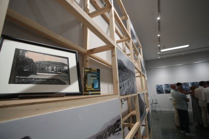 La Biblioteca abre una muestra sobre los años del Ensanche de Ponferrada