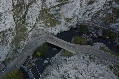 Las posibilidades que ofrece la zona son fantásticas. La Cueva de Valporquero es el eje central de la propuesta. Pero hay otra suerte de posibilidades que se antojan de forma igualmente interesante muy atractivas para el turista. Las ferias,  como en la imagen superior o las opciones de escalada  son ejes fantásticos para convertir el reclamo de la  Reserva de la Biosfera en un punto de encuentro de  familiares y vecinos de las localidades aledañas y de las provincias limítrofes por extensión.
