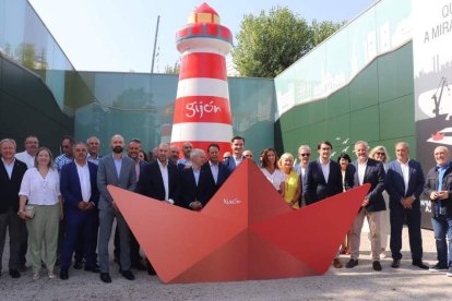 Foto de familia de los participantes en la muestra asturiana este fin de semana. DL