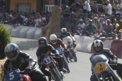 Clásicas 4T levantó el telón a un GP que reunió a miles de aficionados. ANGELÓPEZ
