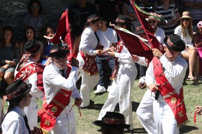 Las mejores imágenes de las danzas de Peranzanes y Chano en la Romería de Trascastro