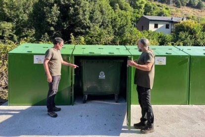 Cubrecontenedores colocados en el pueblo ibiense de Sisterna  DL