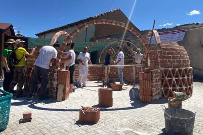 En la imagen ya se aprecia el aspecto y tamaño que va cogiendo la estructura.  DL