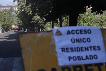 Corte de tráfico hacia el puente Celso López Gavela.  ANA F. BARREDO