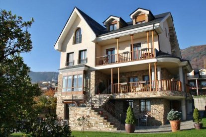 Villa Mencía