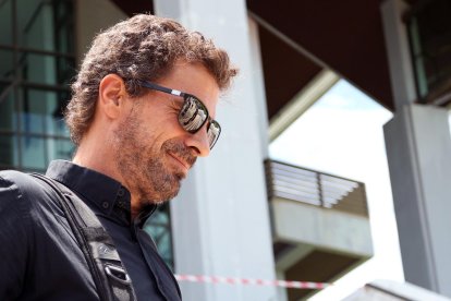 Rodolfo Sancho, padre de Daniel Sancho, a su salida del tribunal de Samui que condenó a su hijo a la cadena perpetua.I