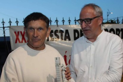 Imagen de familia de los premiados en la Fideber que se desarrolló de nuevo en Camponaraya, en una velada que volvió a ser un éxito de organización y participación. ANA F. BARREDO