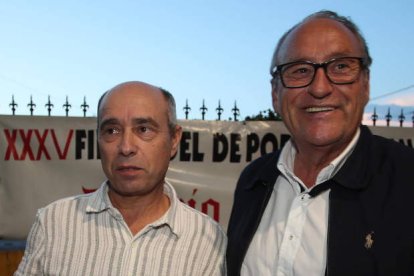 Imagen de familia de los premiados en la Fideber que se desarrolló de nuevo en Camponaraya, en una velada que volvió a ser un éxito de organización y participación. ANA F. BARREDO