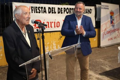 Imagen de familia de los premiados en la Fideber que se desarrolló de nuevo en Camponaraya, en una velada que volvió a ser un éxito de organización y participación. ANA F. BARREDO