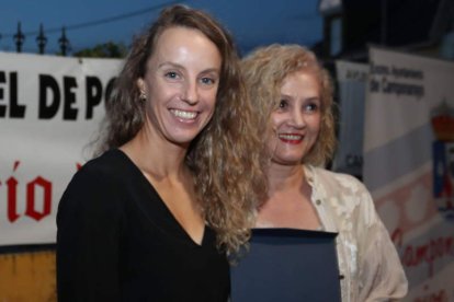 Imagen de familia de los premiados en la Fideber que se desarrolló de nuevo en Camponaraya, en una velada que volvió a ser un éxito de organización y participación. ANA F. BARREDO