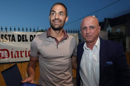 Imagen de familia de los premiados en la Fideber que se desarrolló de nuevo en Camponaraya, en una velada que volvió a ser un éxito de organización y participación. ANA F. BARREDO