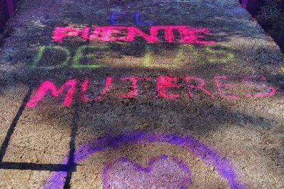 La obra vandalizada en Omañón.  A.C. Y D. LA FUENTE DE OMAÑÓN
