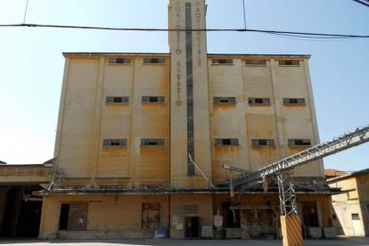 Silo Corbeta, silo Roma, silo Jesi y silo Gravina in Puglia. dl