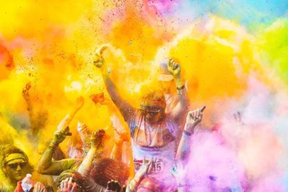 La Color Race Raramesa suma su tercera edición en las fiestas..  DL