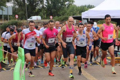 Momento de la salida de la carrera coyantina.  DL