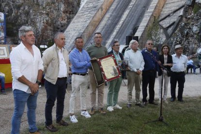 Álvaro Álvarez, con el título de Ganadero Emprendedor de la Fundación Vista Linda