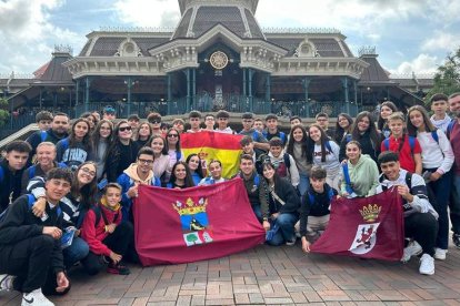 Los alumnos de la banda de música juvenil Odón Alonso en Parísl