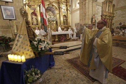 Una vez en la ermita el Obispo de Astorga ofició una misa.  FERNANDO OTERO