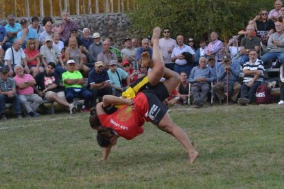 Rebeca Martínez y Estrella López en la categoría de medios.  A. QUIÑONES