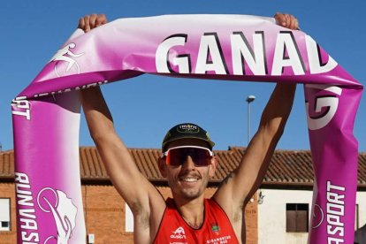 Juan Ojanguren se llevó la victoria en la categoría masculina. MÓNICA PÉREZ