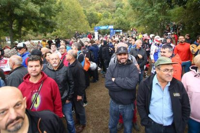 Más de 15.000 aficionados disfrutaron del Trial de las Naciones en Pobladura de las Regueras.  L. DE LA MATA