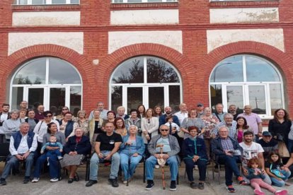Imagen de los ganadores del certamen de poesía. DL