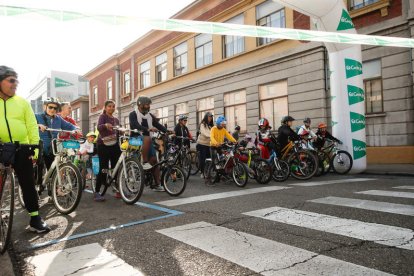 Diferentes momentos de la celebración del Día de la Bici.