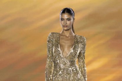 Una de las modelos de la Paris Fashion Week.