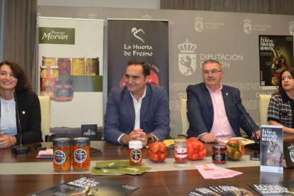 Nino Kiltava, Alfonso Melón, Roberto Aller y Ángela Bodega, ayer en la presentación de la feria. MEDINA