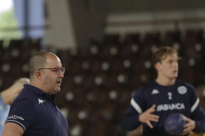 Dani Gordo en un entrenamiento del Abanca Ademar. FERNANDO OTERO