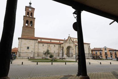 Todo lo que ofrece Villamañán se resume en tres conceptos indispensables para el visitante: historia, patrimonio y tranquilidad. Por eso Villamañán y su municipio hacen acopio de costumbres y fiestas de la esencia de un León que se asoma al sur sin perder el norte que le inspira, que bebe de las vegas mientras se recuesta en la línea del Páramo, que destella verde albahaca en verano y ofrece calma en la mirada entre los viñedos ocres del otoño. Villamañán espera al viajero por un camino que no tiene pérdida.