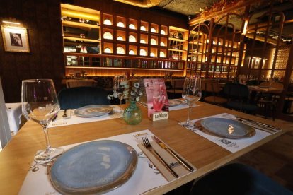Interior del restaurante La Mafia Se Sienta a la Mesa.
