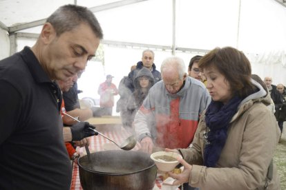 La entrega de premios y la degustación de lentejas, actos principales de la clausura.  ACACIO