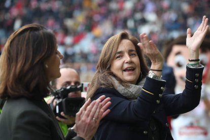 El derbi de rivalidad provincial se convirtió en una gran fiesta del fútbol leonés en el que no faltó nadie, con los dirigentes de los dos equipos presentes.  FERNANDO OTERO/ANA F. BARREDO