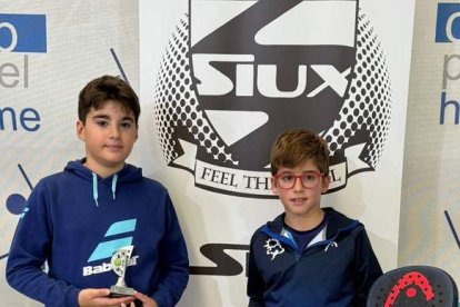 Los jugadores leoneses de la Olímpico Pádel Academy brillaron en el campeonato autonómico de pádel celebrado en Salamanca.  DL