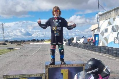 Gael celebra sus triunfo en el Campeonato de Castilla y León.  DL