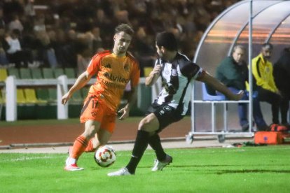 La SD Ponferradina pasa a la segunda ronda de la Copa del Rey en la tanda de penaltis. REVUELTA