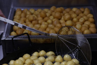 Los buñuelos, uno de los postres más demandados.