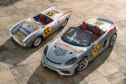 Nostálgico… «55». Mítico número que luciese el 550 Spyder de Hans Herrmann revivido ahora en las puertas y en la cubierta del motor trasero, y complementado con franjas rojo ‘Carmín’ en las aletas zagueras. PRSCH