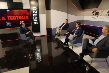 Juan Carlos Suárez-Quiñones, anoche, en la entrevista en los estudios de La 8 Bierzo. L. DE LA MATA