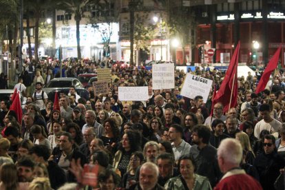 Varios miles de alicantinos protestan contra la gestión de la Dana.