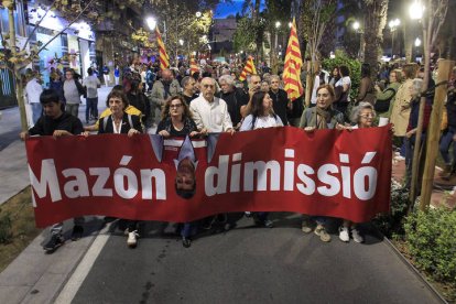 Varios miles de alicantinos protestan contra la gestión de la Dana.