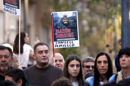 Varios miles de alicantinos protestan contra la gestión de la Dana.