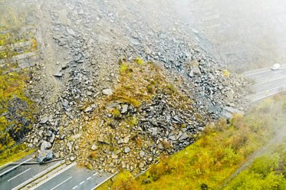 Vista del corrimiento de piedras en la AP-66