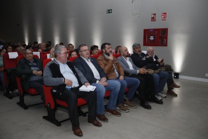 La temporada de Lucha Leonesa reconoció a los más destacados del deporte del cinto y la maña.