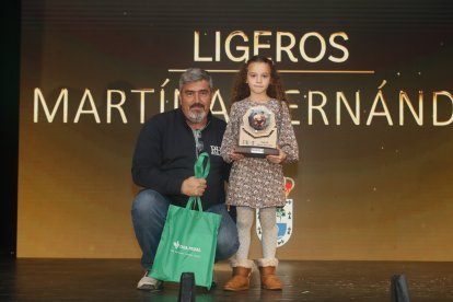 La temporada de Lucha Leonesa reconoció a los más destacados del deporte del cinto y la maña.